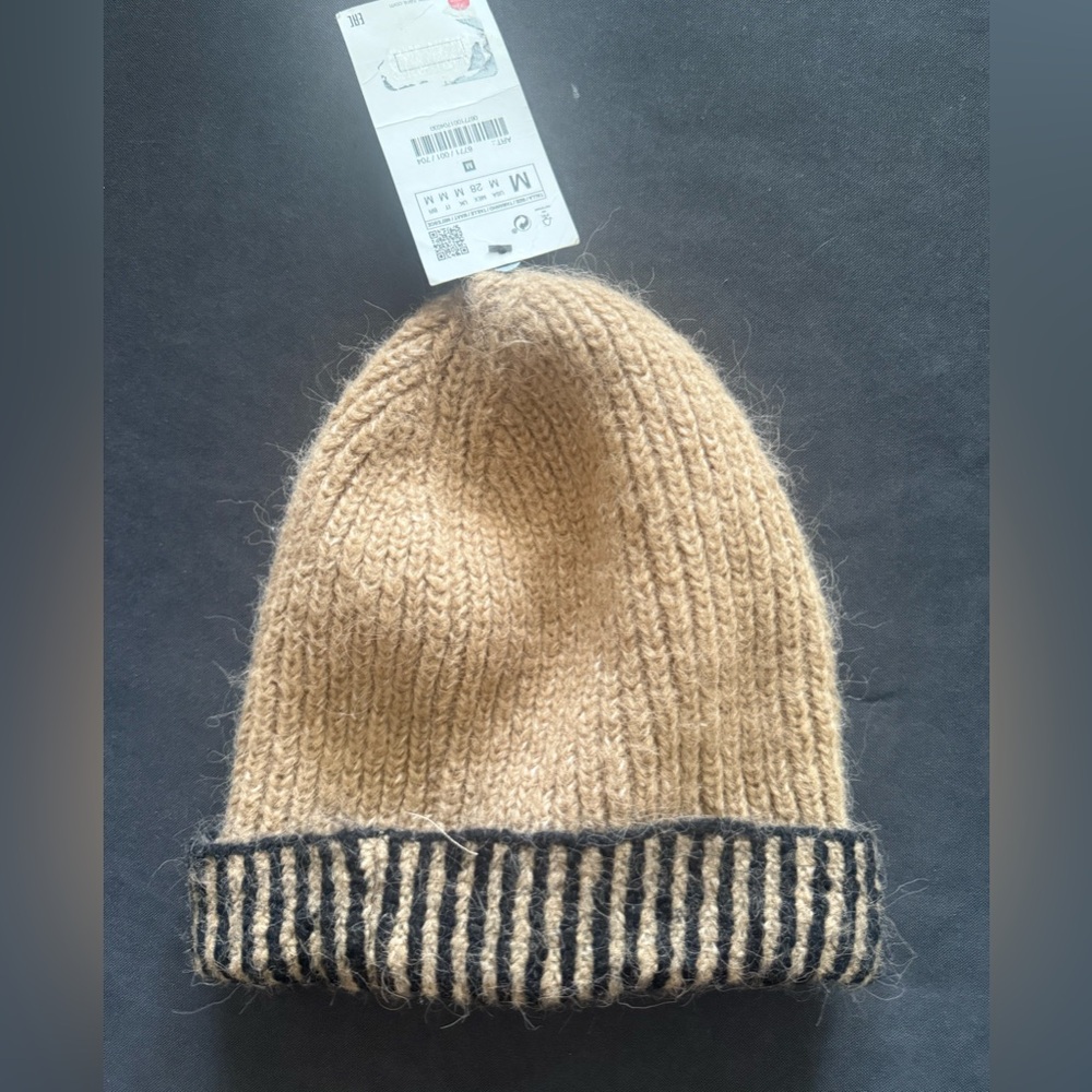 Zara women’s Tan and Black Knit Beanie hat